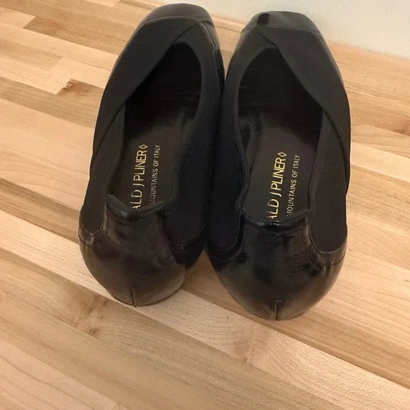 Donald Pliner Artis Black Leather Ballet Flats Square Toe Elastic Comfort 7.5M - Picture 3 of 6